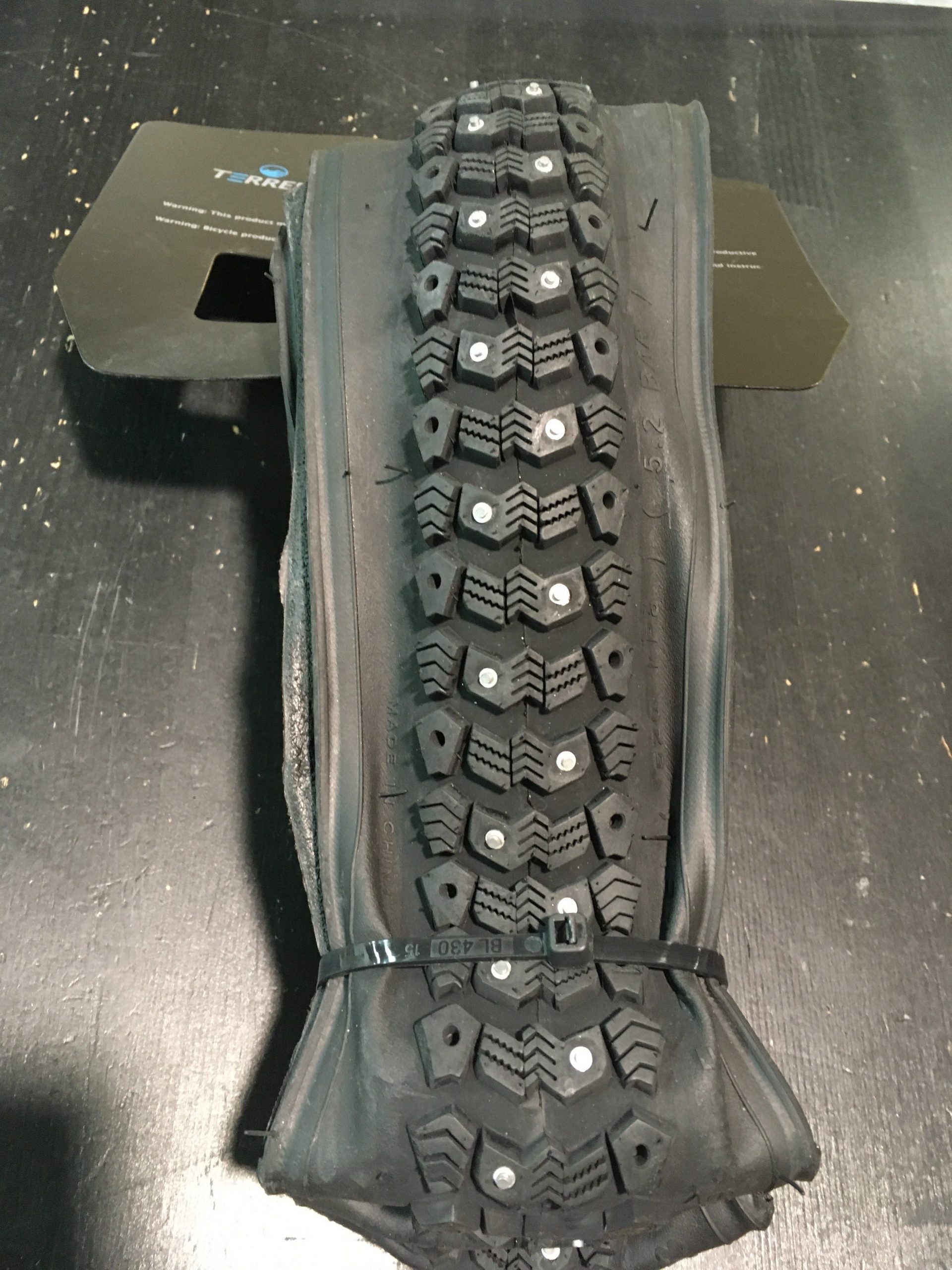 TERRENE GRISWOLD 700×38c スパイクタイヤ チューブレス